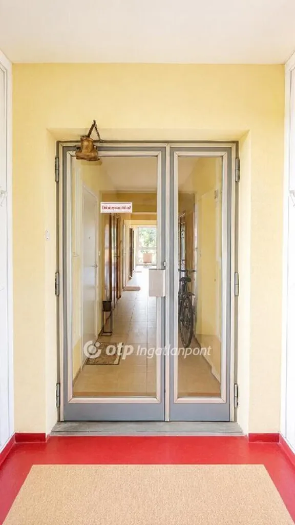 Entrée - Modernised Flat with Balcony in Budapest 10th District