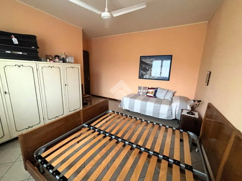 Chambres - Quadrilocale with Balcony in Mantova