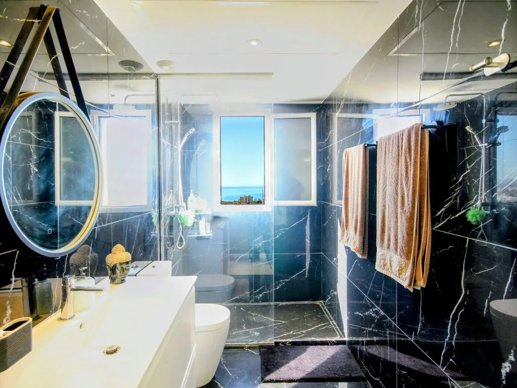 Vannitoad - Luxury Penthouse with Pool in Marbella