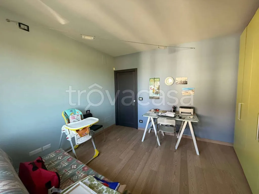Camere da letto - Rear Corner Flat with Balcony in Cuneo