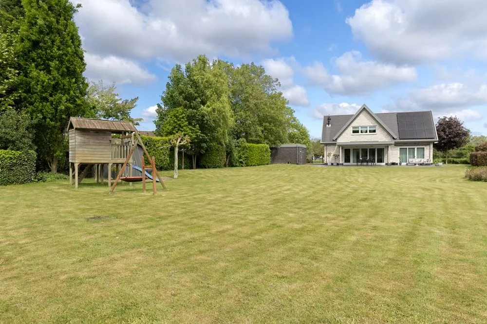 Aed - Eco-Friendly Villa with Solar Panels in Venlo
