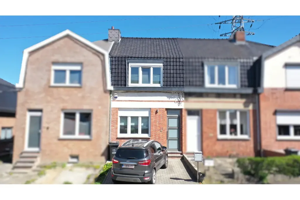 Extérieur - Maison Rénovée avec Jardin et Terrasse à Seraing