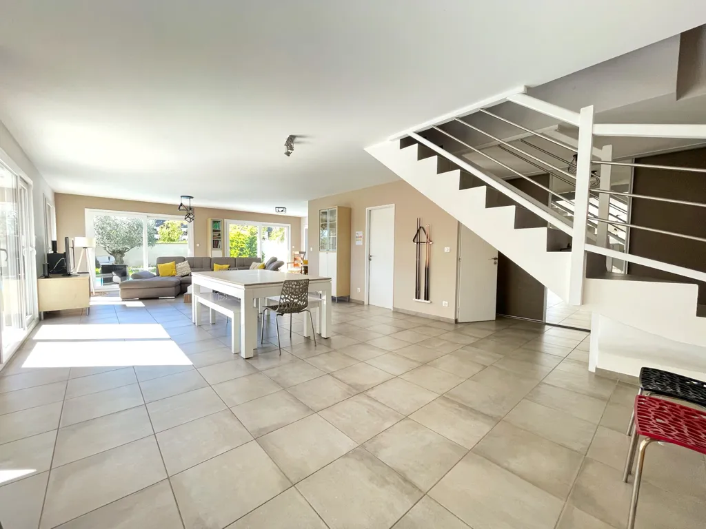 Séjour - Villa Contemporaine avec Piscine au Calme