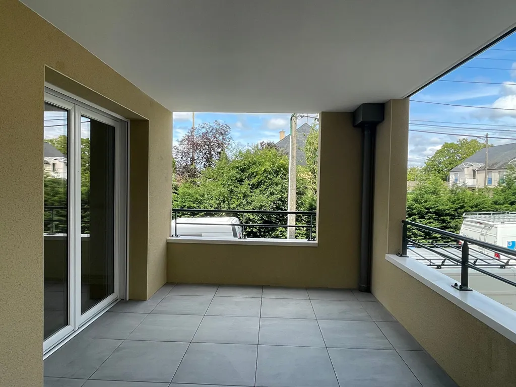 Balcon - Appartement 3 Pièces avec Terrasse à Laval