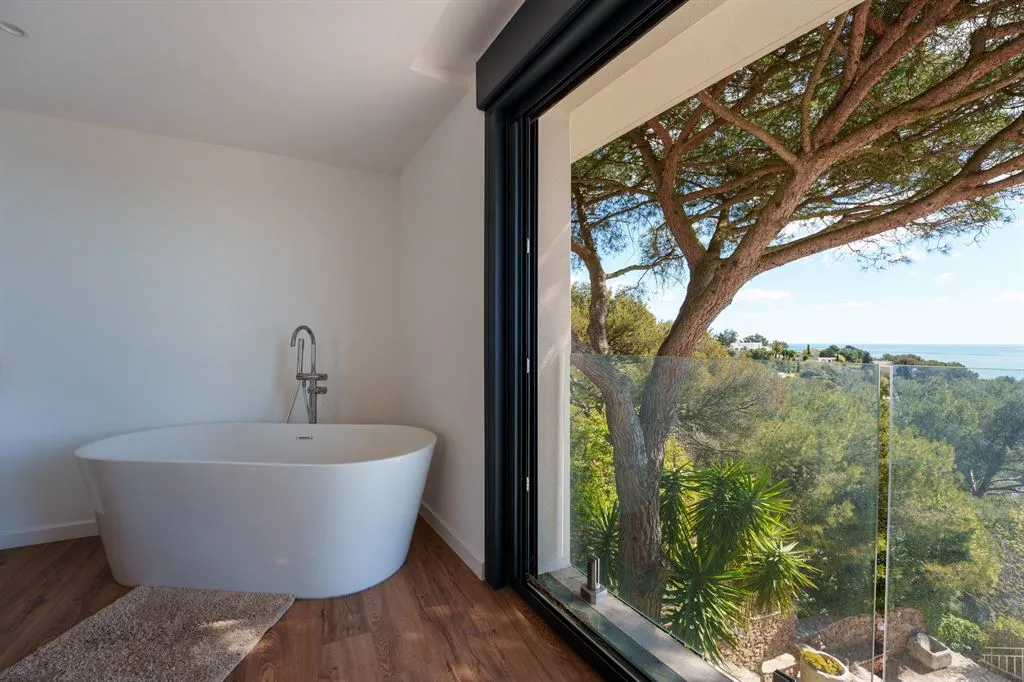 Salles de bain - Appartement Contemporain avec Vue Mer à l'Ouest