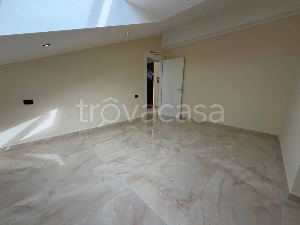 Toad - Modern Mansard Apartment with Terrace in Borgo Ticino