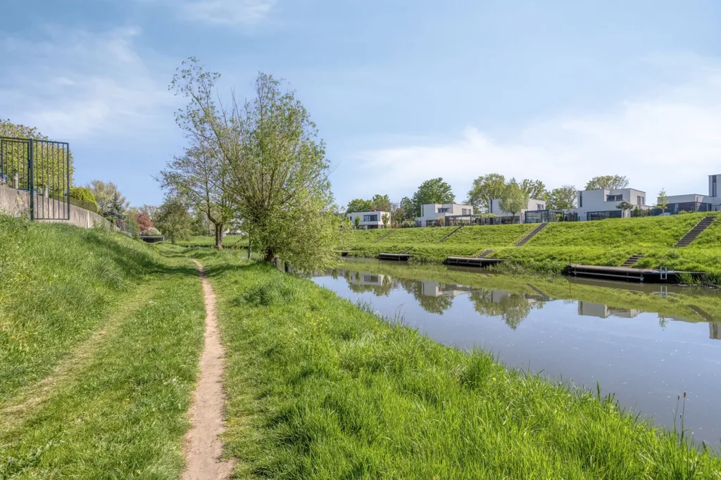 Detached House with Office in Hammerveld, Roermond
