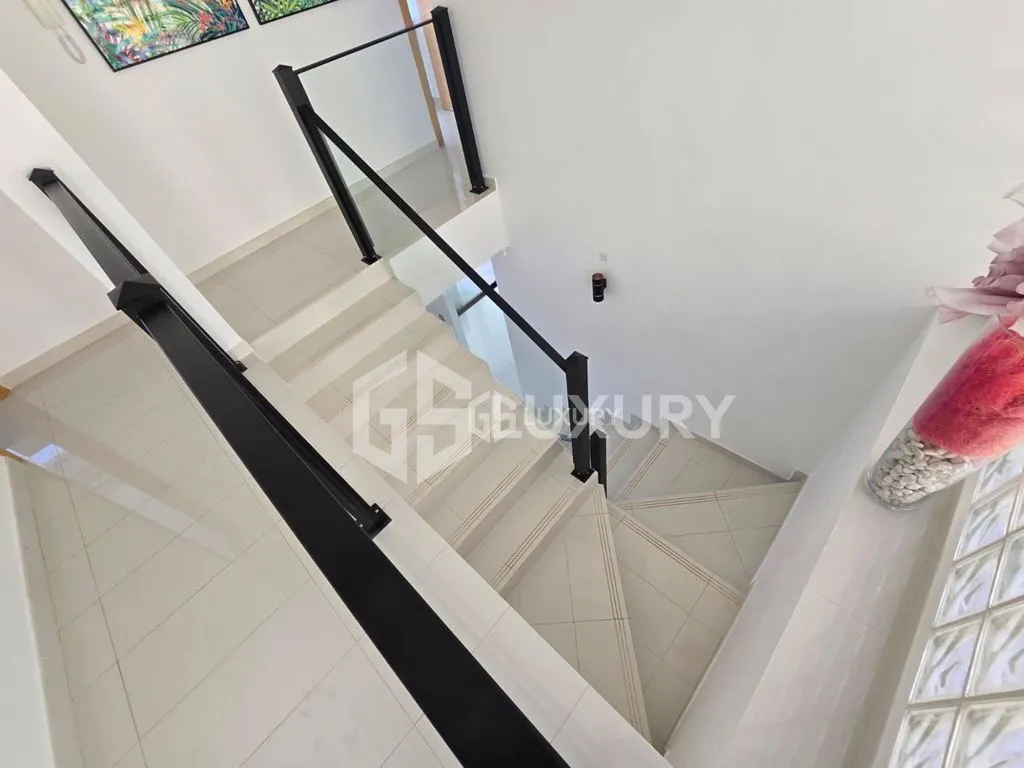 Pièces - Detached Villa with Pool and Ocean Views, Costa Adeje