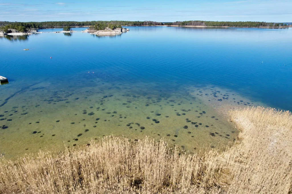 Aerial - Waterfront Plot with Meadow on Ingmarsö