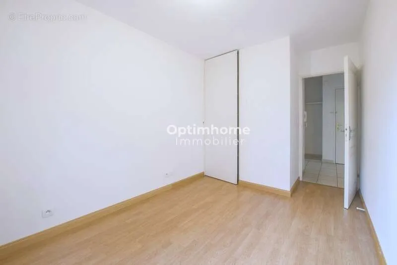 Magamistoad - 3-Bed Flat with Terrace in Carquefou Centre