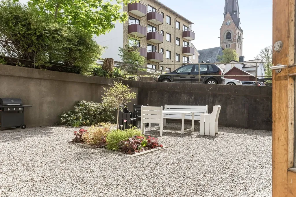 Aed - Modern Studio Flat with Private Garden in Lugnet, Borås