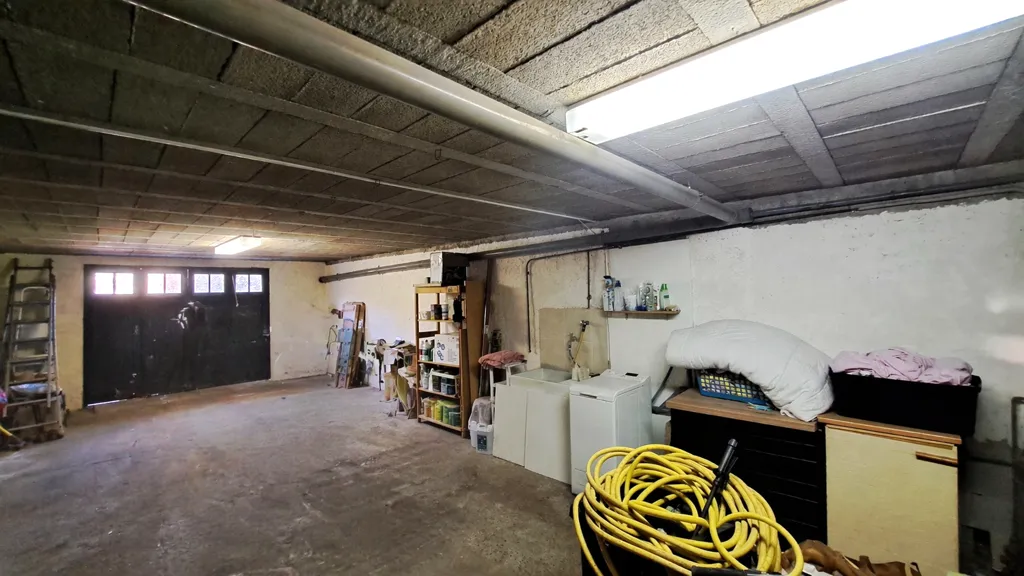 Garage - Maison avec Jardin à Anneyron