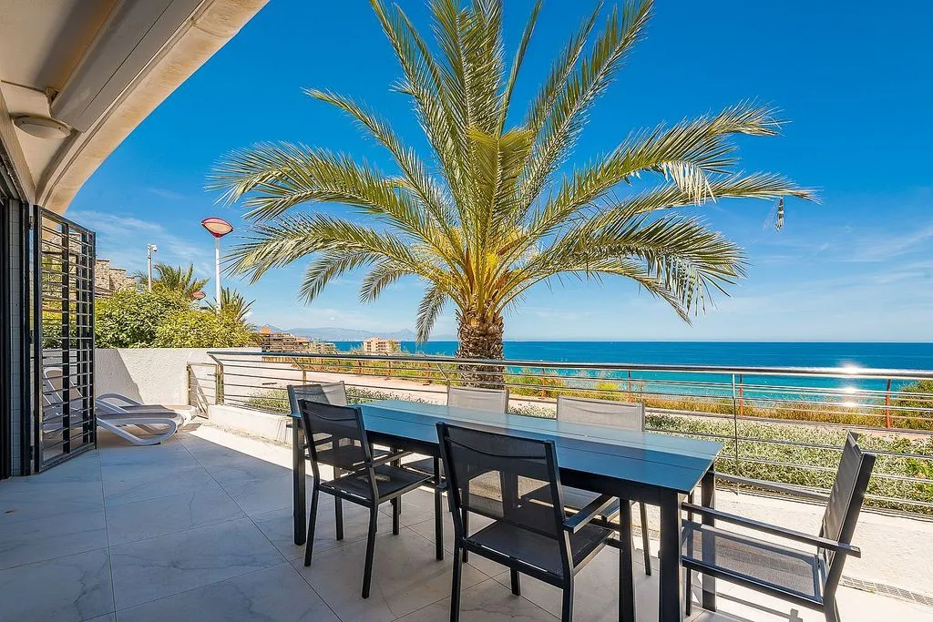 Terrace - Apartment with Pool and Sea View in Infinity View