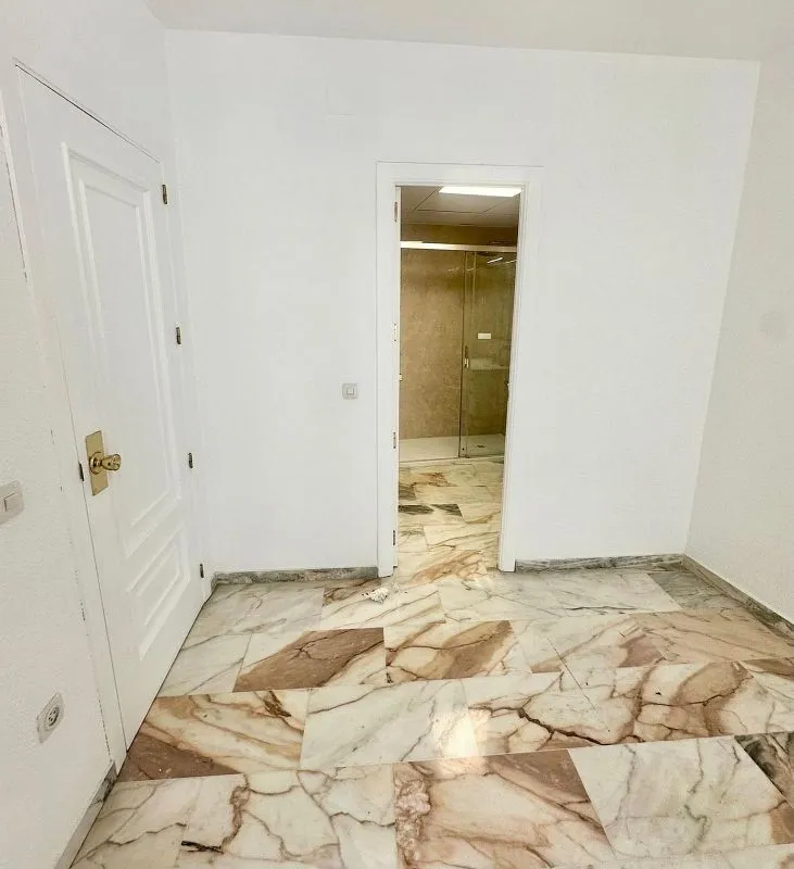 Esik - Modernised 1-Bed Flat near Alfalfa Square
