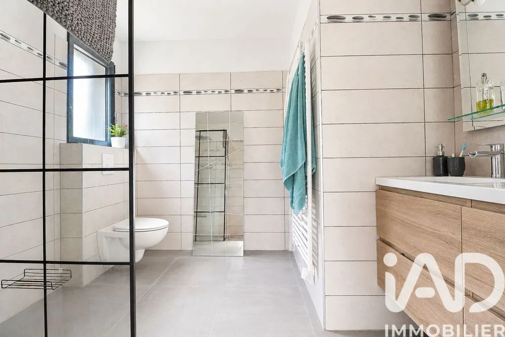 Salles de bain - Villa Luxe avec Piscine à Les Pennes-Mirabeau