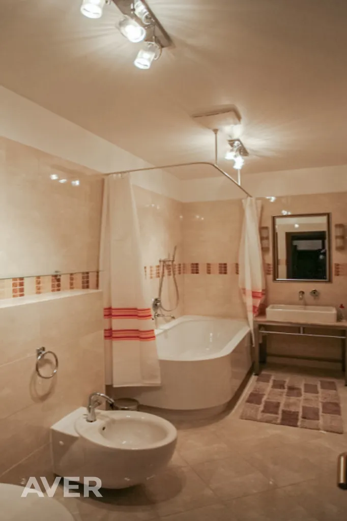 Salles de bain - 4-Bedroom Apartment with Historical Features in Old Riga