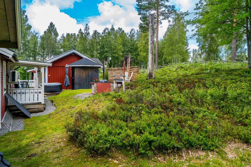 Aed - Charming Cottage with Lake View in Örebro