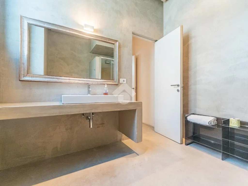 Salles de bain - Charm Loft with Streetfront Windows in Milan