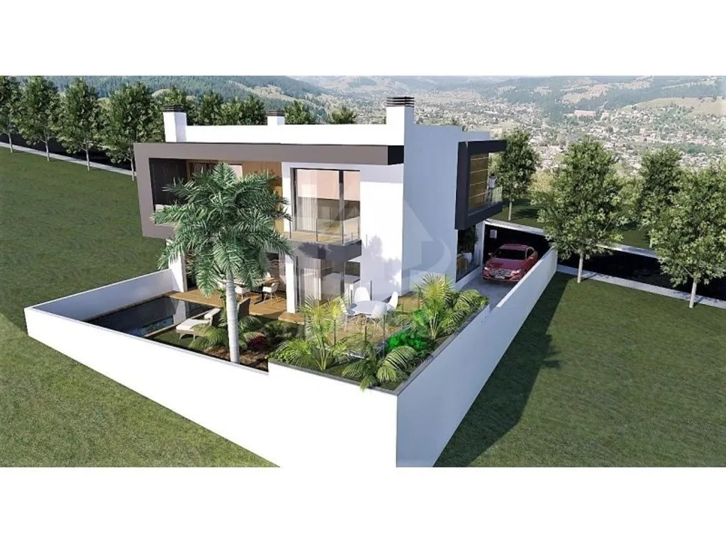 Luxury Semidetached House with Pool in Loures