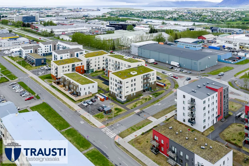 Vue aérienne - Modern Apartment with Balcony in Árbær