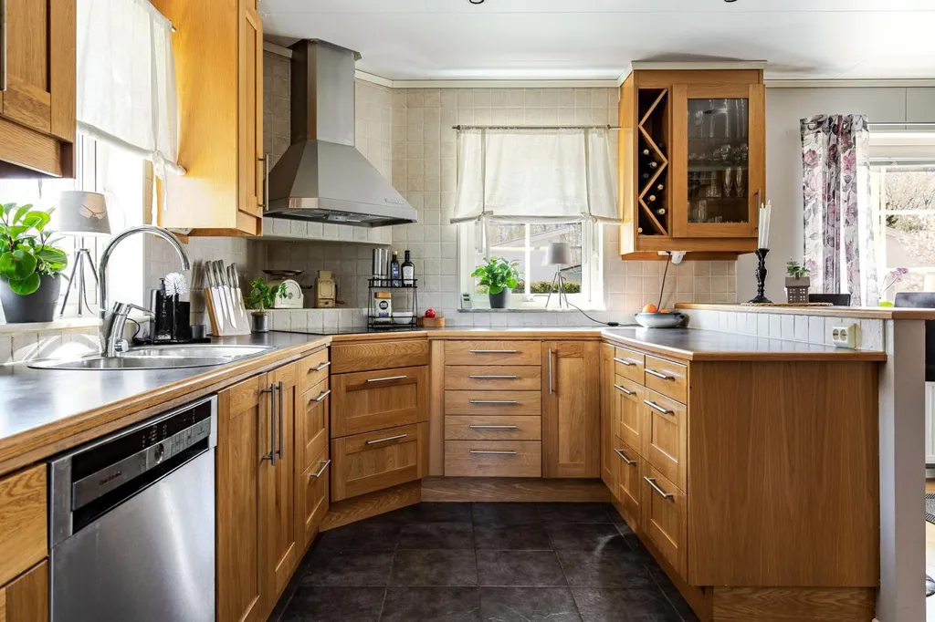 Cuisine - Villa with Garden in Motala