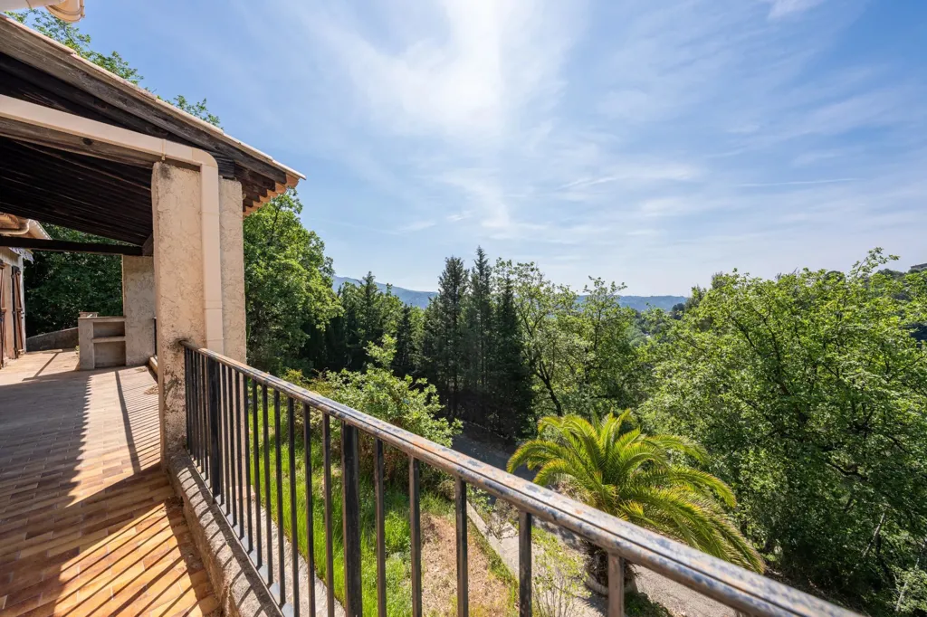 Balcon - Maison sur Trois Niveaux au Calme à Carros