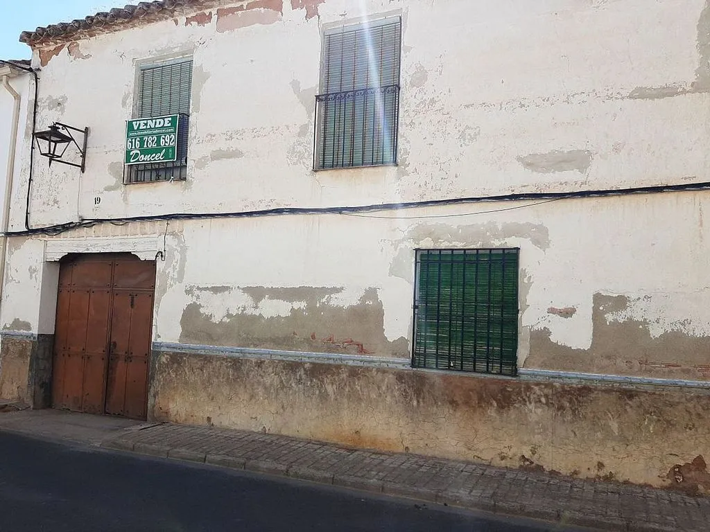 Extérieur - Demolishable Plot with Potential in Almagro