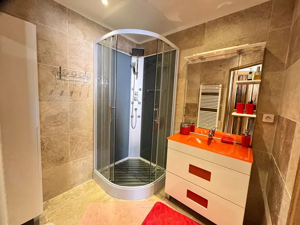 Salles de bain - Villa avec Annexe et Piscine à Saignon