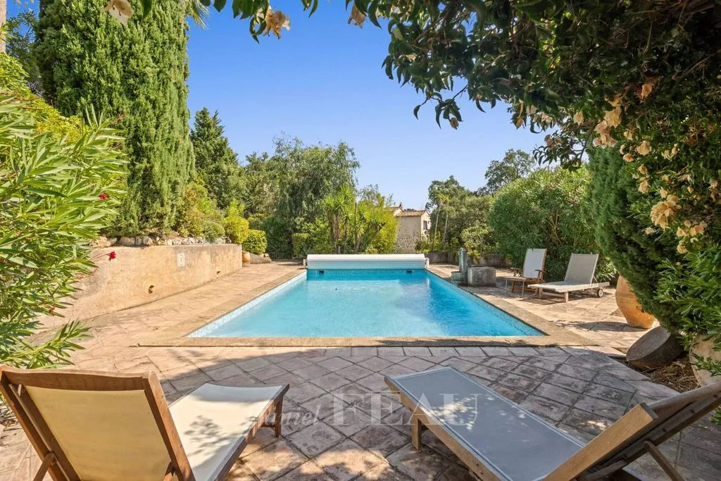Piscine - Villa Luxueuse avec Piscine à Grimaud