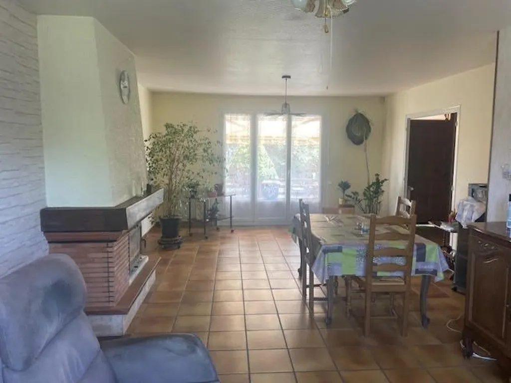 Salle à manger - Pavillon avec Jardin dans Lotissement Calme à Châtillon-sur-Seine