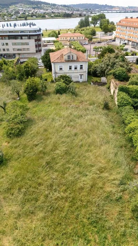 Õhuvaade - Chalet with Large Plot for Renovation in Narón