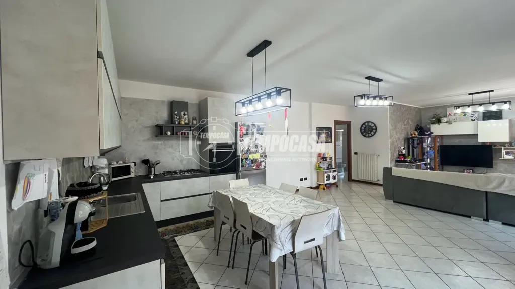Cuisine - Trilocale with Terrace in Capriolo