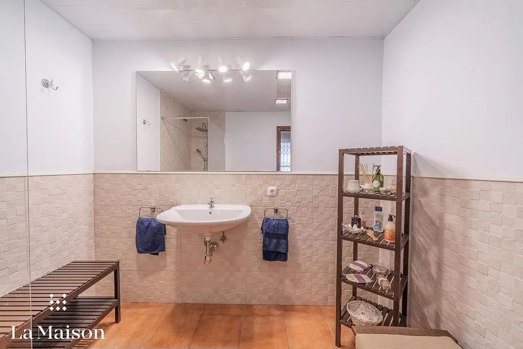 Bathrooms - Luxury House with Pool in Arenys de Munt