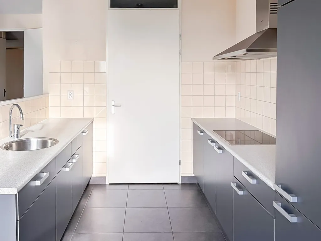 Cuisine - Portiekflat with Balcony in Lloydkwartier
