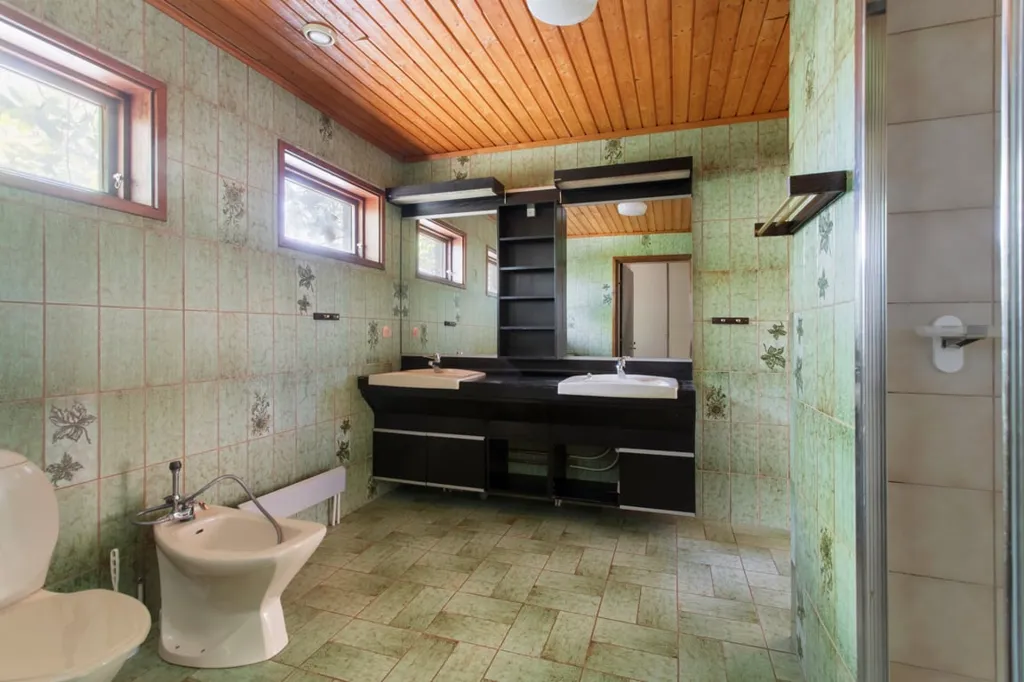 Bagni - Tegelvilla with Potential in Central Onsala