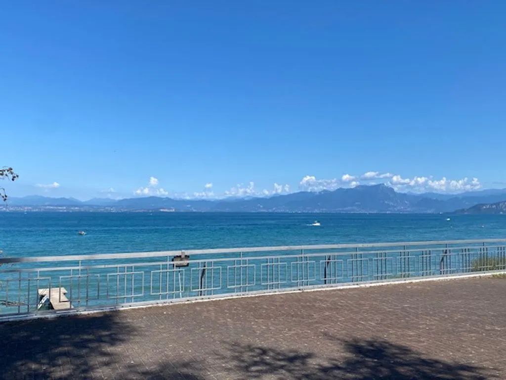 Luxury Villa with Lake Access in Pacengo di Lazise