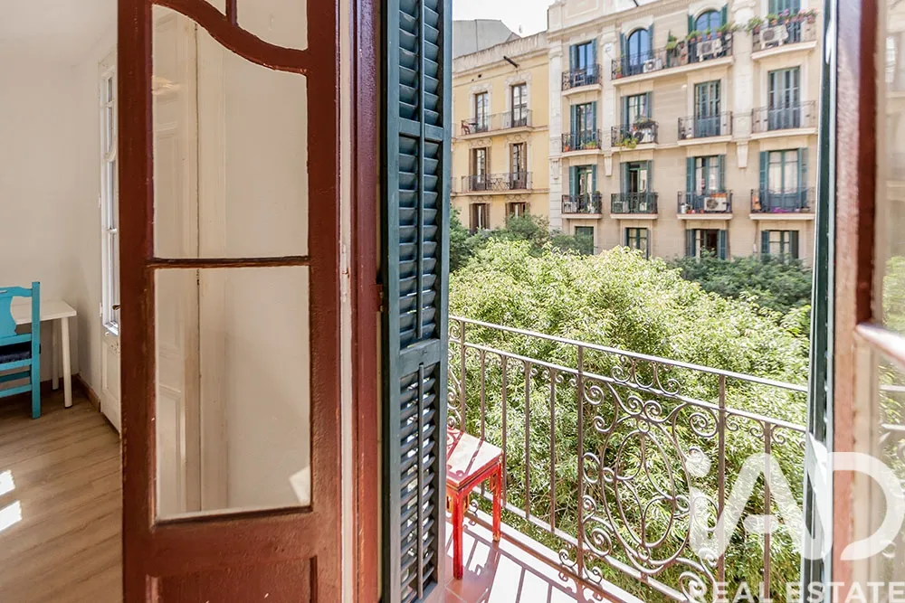 Balcone - Apartment with Original Charm in Eixample, Barcelona