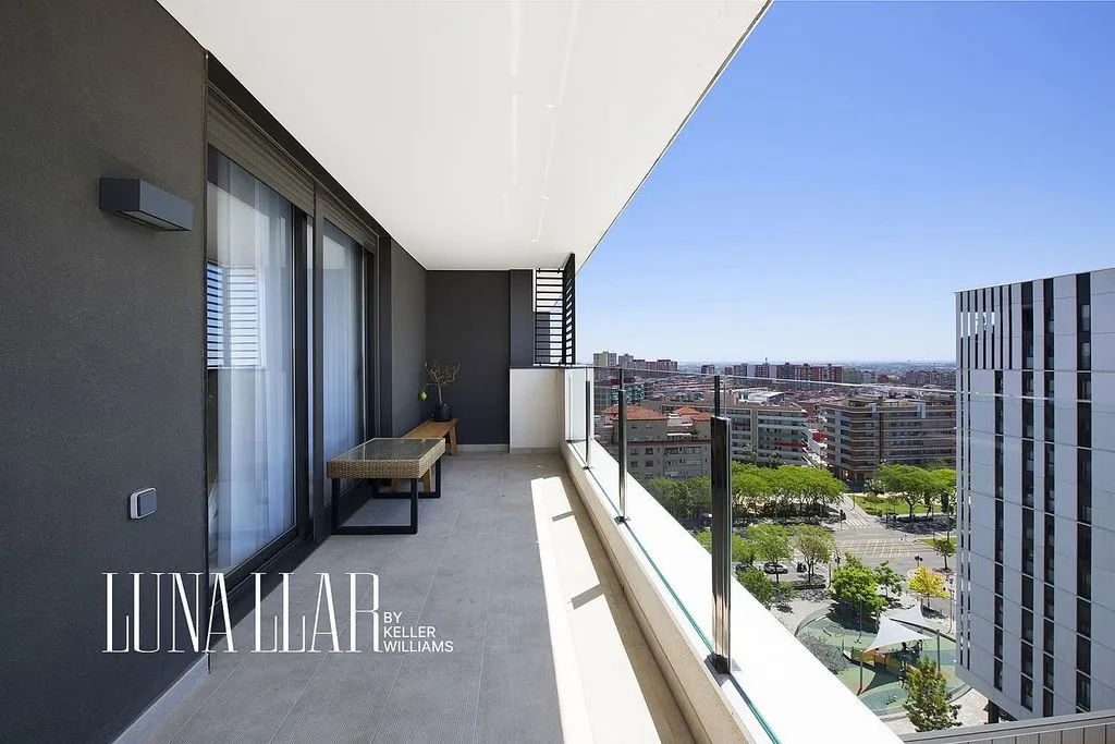 Balcone - Modern Flat with Pool in Cornellà de Llobregat