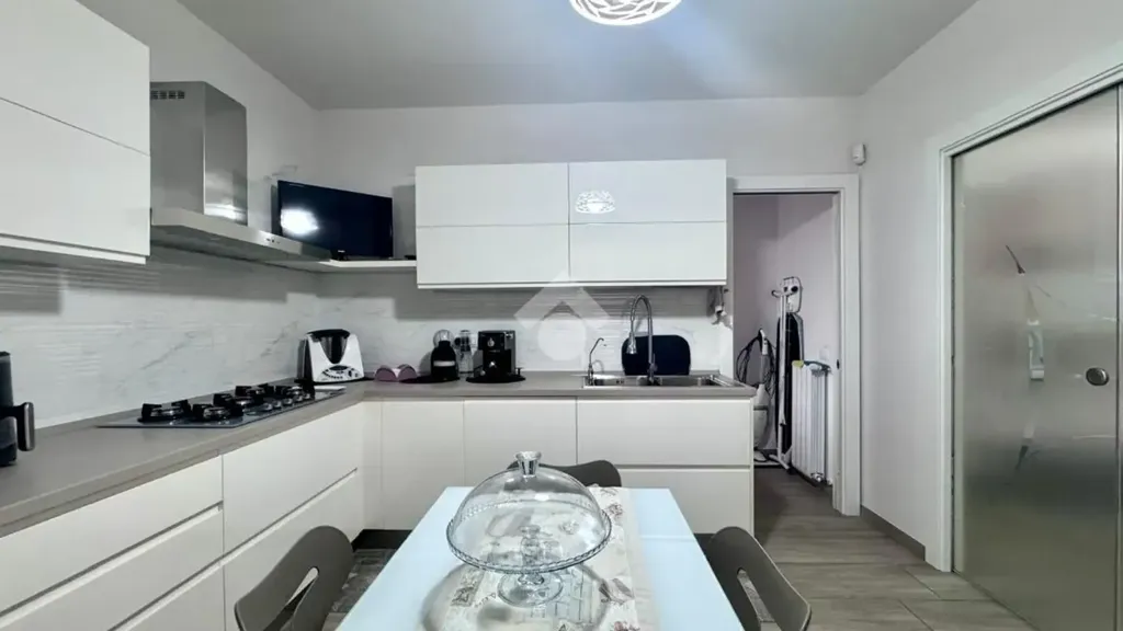 Cuisine - Panoramic Penthouse with Terrace in Commenda, Rende