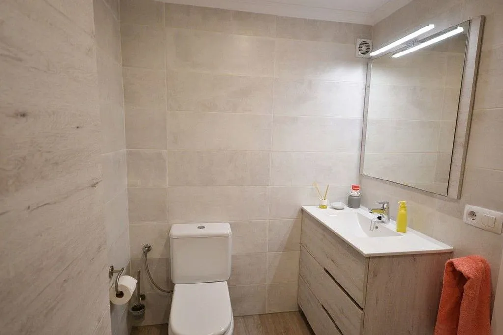 Bathrooms - Renovated Apartment with Balcony in Puerto Pollensa