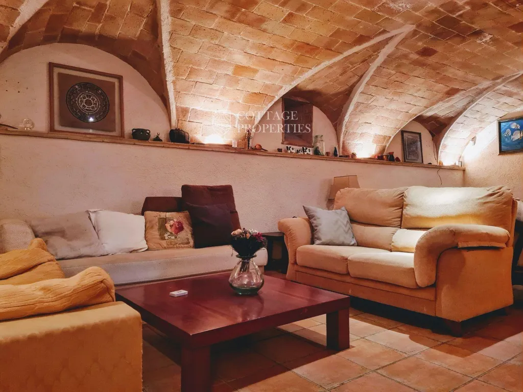 Stanze - Rustic Estate with Masia in Llagostera