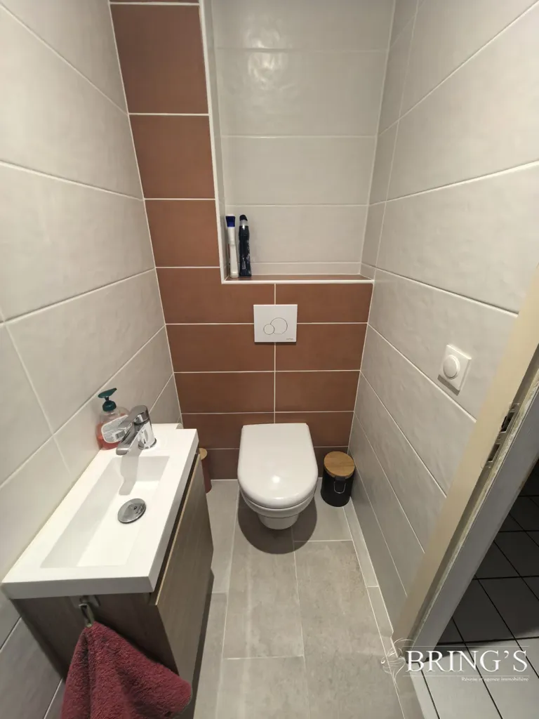 Salles de bain - Triplex rénové avec parking à Phalsbourg