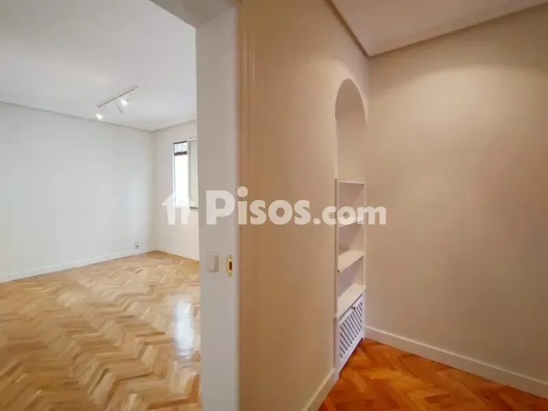 Soggiorno - Apartment with Balcony in Chamberí, Madrid