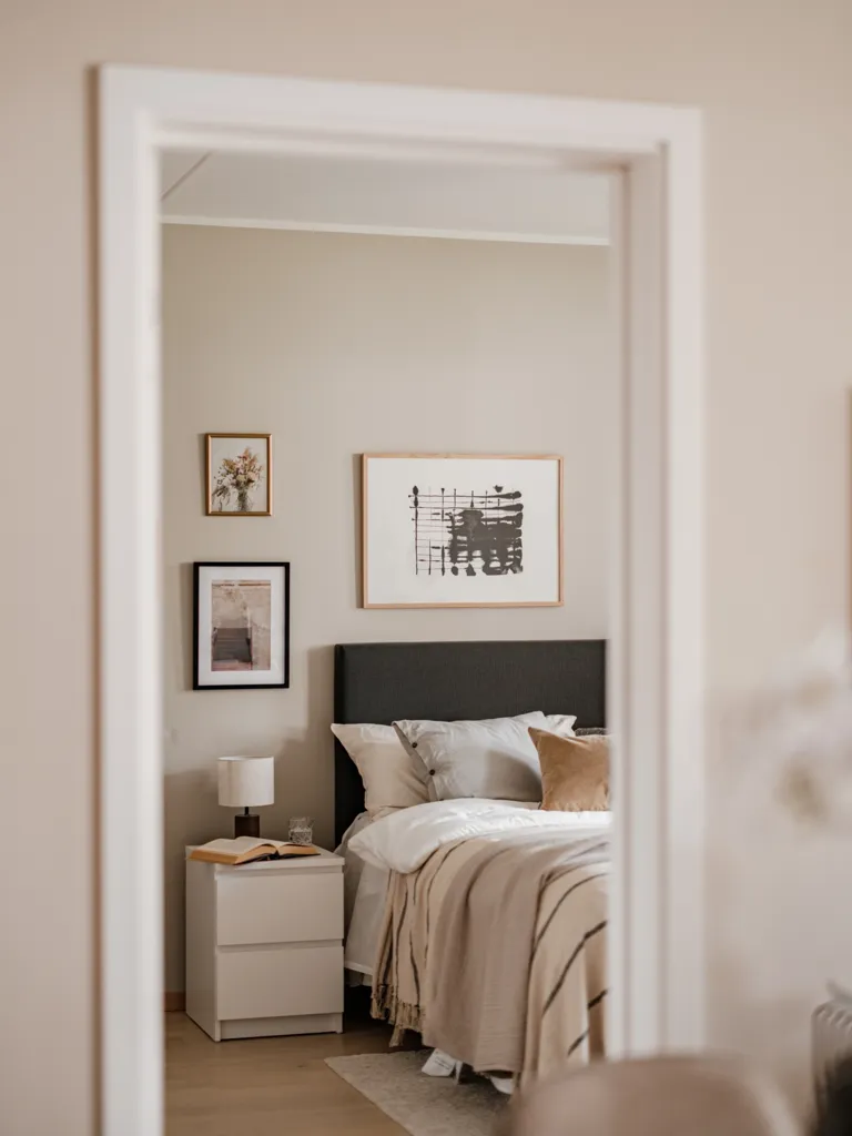 Bedrooms - 3-Bedroom Apartment with Garden Access in Oslo