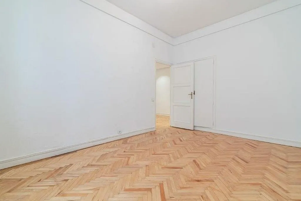 Pièces - 4-Bedroom Flat with Air Conditioning in Goya