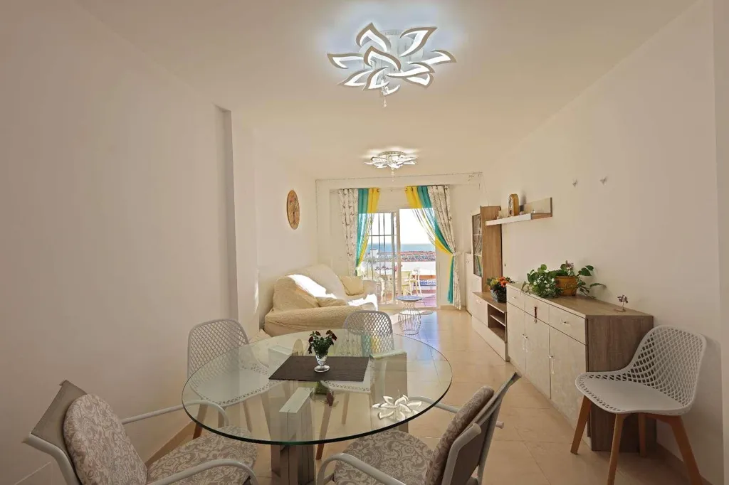 Söögituba - South-Facing Villa with Sea Views in Torrox Park