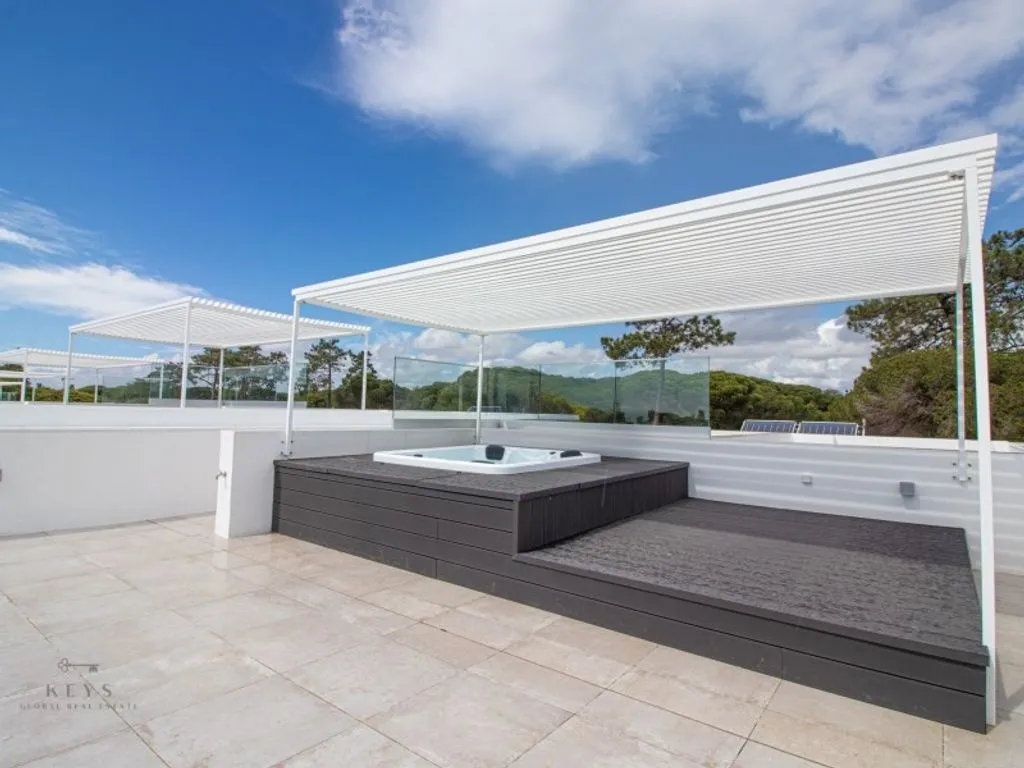 Terrass - Contemporary Villa with Infinity Pool in Vilas Alvas