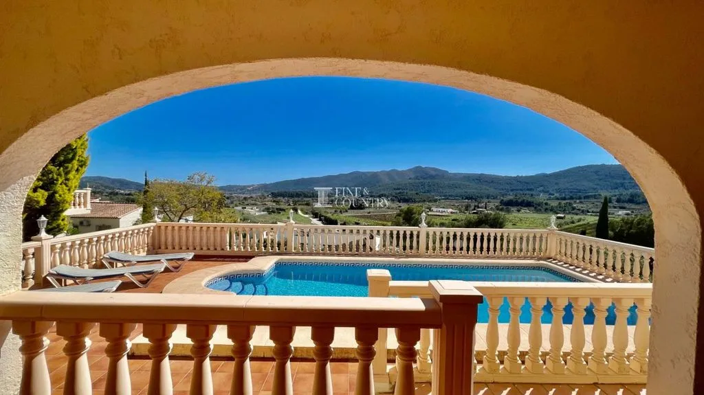 Piscine - Luxury Villa with Mountain Views in Jalón