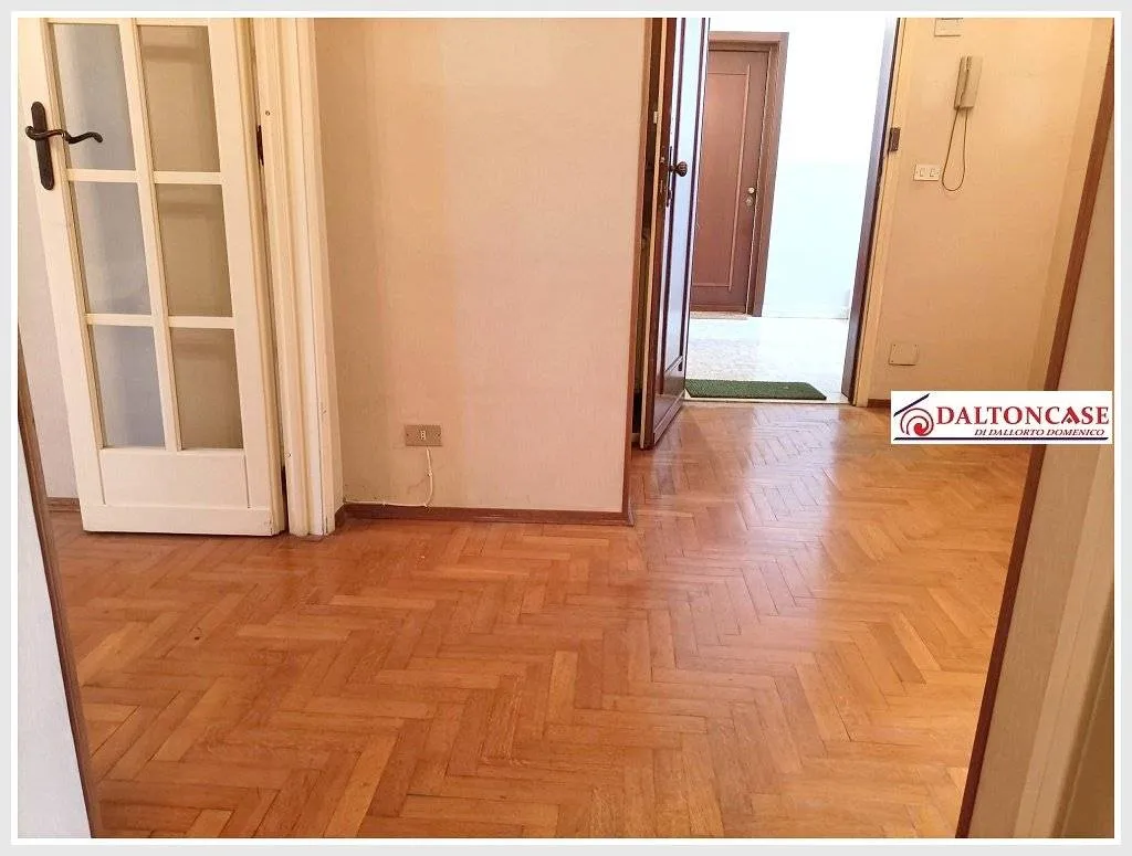 Esik - Spacious Apartment with Balcony in Fossano