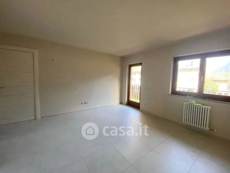 Pièces - Newly Built Apartment with Balcony in Verrès